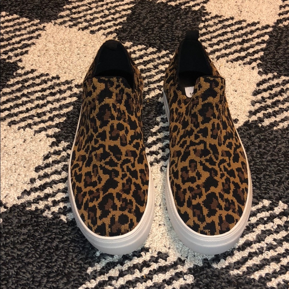 STEVE MADDEN SLIP ON!!